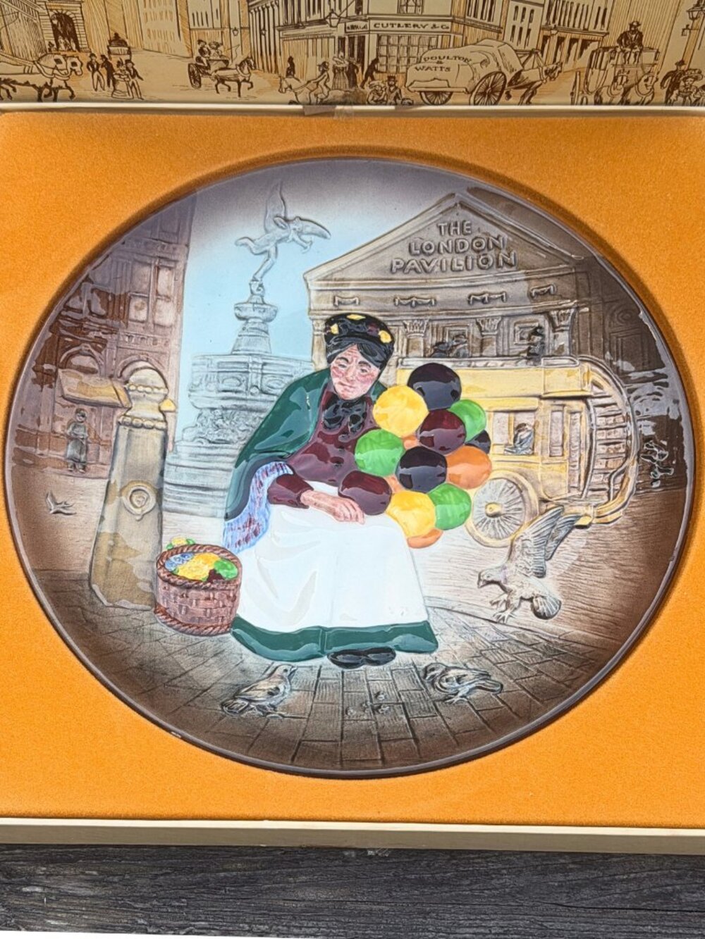 Vintage Royal Doulton The Old Balloon Seller D6649 Character Plate England w/box
